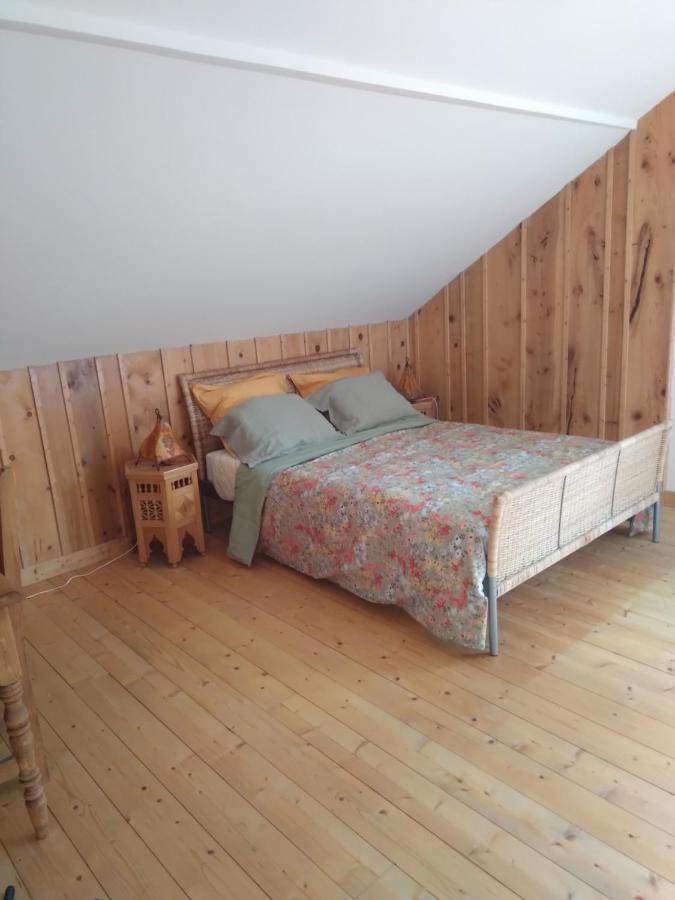 Bed and Breakfast Les Dames De La Saugiat Le Fied Exterior foto