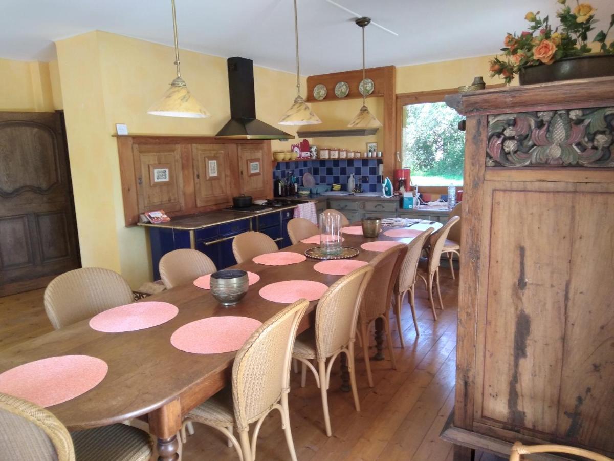 Bed and Breakfast Les Dames De La Saugiat Le Fied Exterior foto