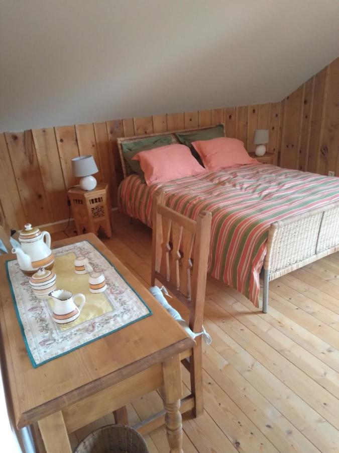 Bed and Breakfast Les Dames De La Saugiat Le Fied Exterior foto