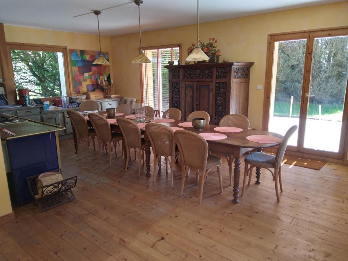 Bed and Breakfast Les Dames De La Saugiat Le Fied Exterior foto