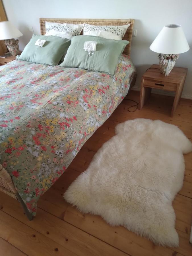 Bed and Breakfast Les Dames De La Saugiat Le Fied Exterior foto