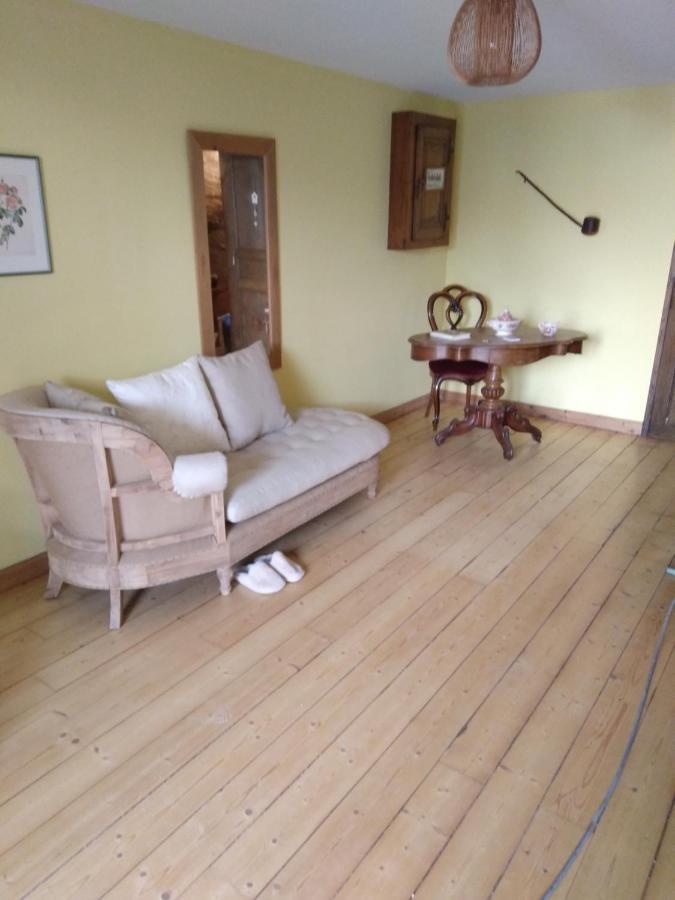 Bed and Breakfast Les Dames De La Saugiat Le Fied Exterior foto