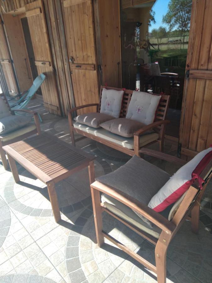 Bed and Breakfast Les Dames De La Saugiat Le Fied Exterior foto