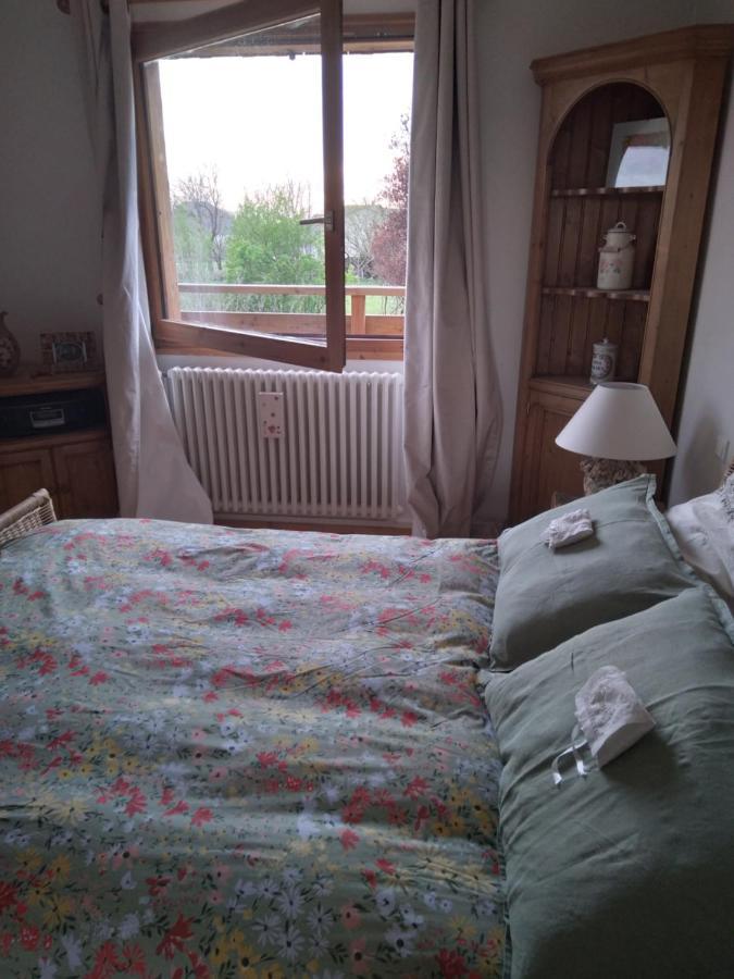 Bed and Breakfast Les Dames De La Saugiat Le Fied Exterior foto