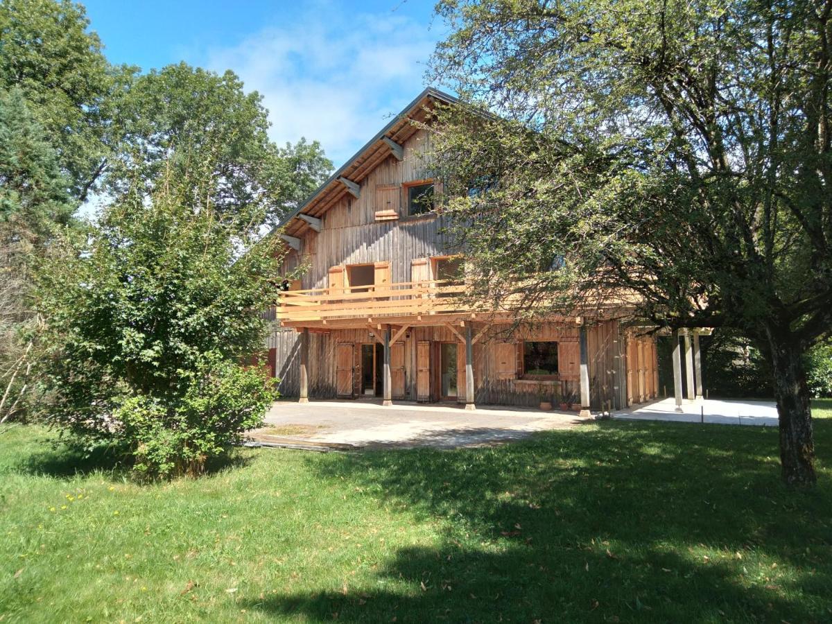 Bed and Breakfast Les Dames De La Saugiat Le Fied Exterior foto