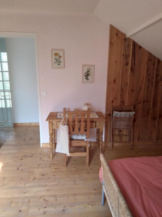 Bed and Breakfast Les Dames De La Saugiat Le Fied Exterior foto
