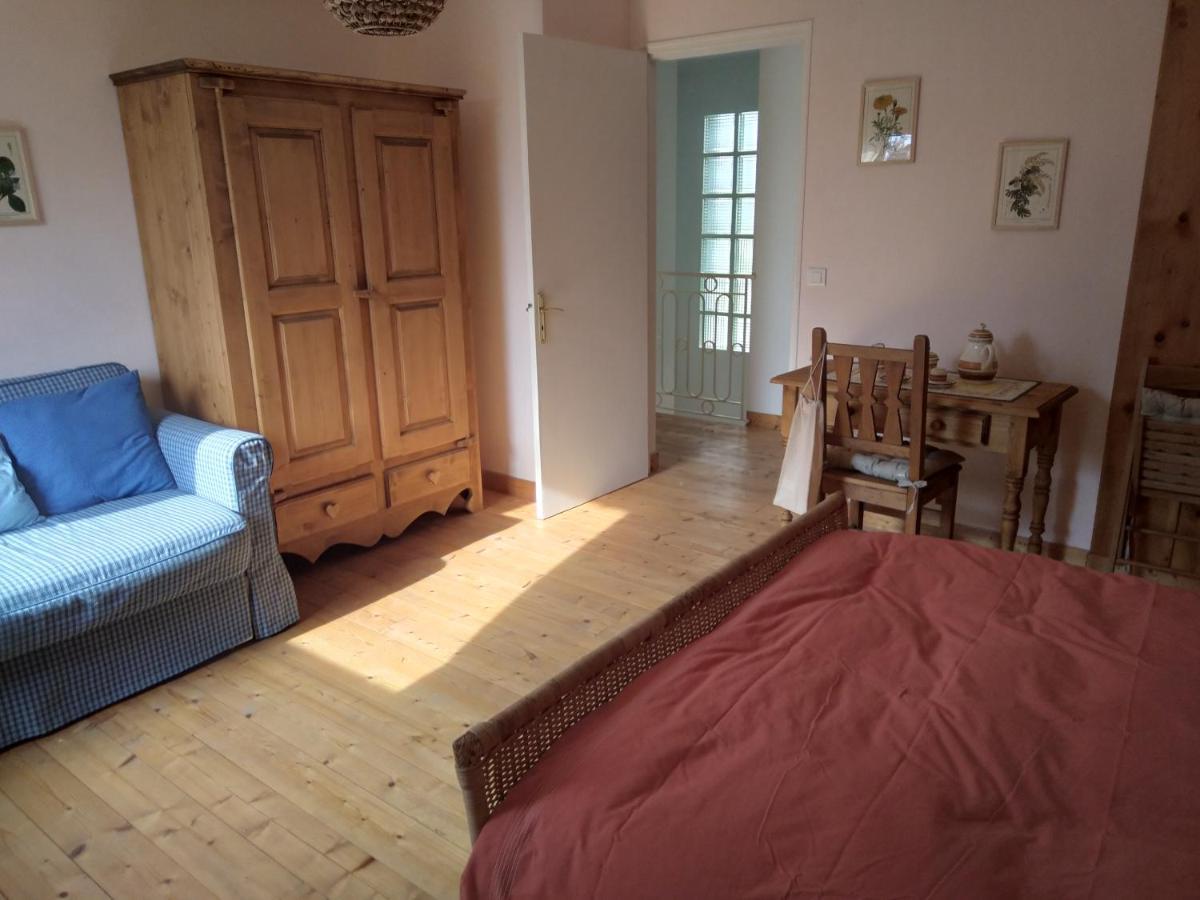 Bed and Breakfast Les Dames De La Saugiat Le Fied Exterior foto