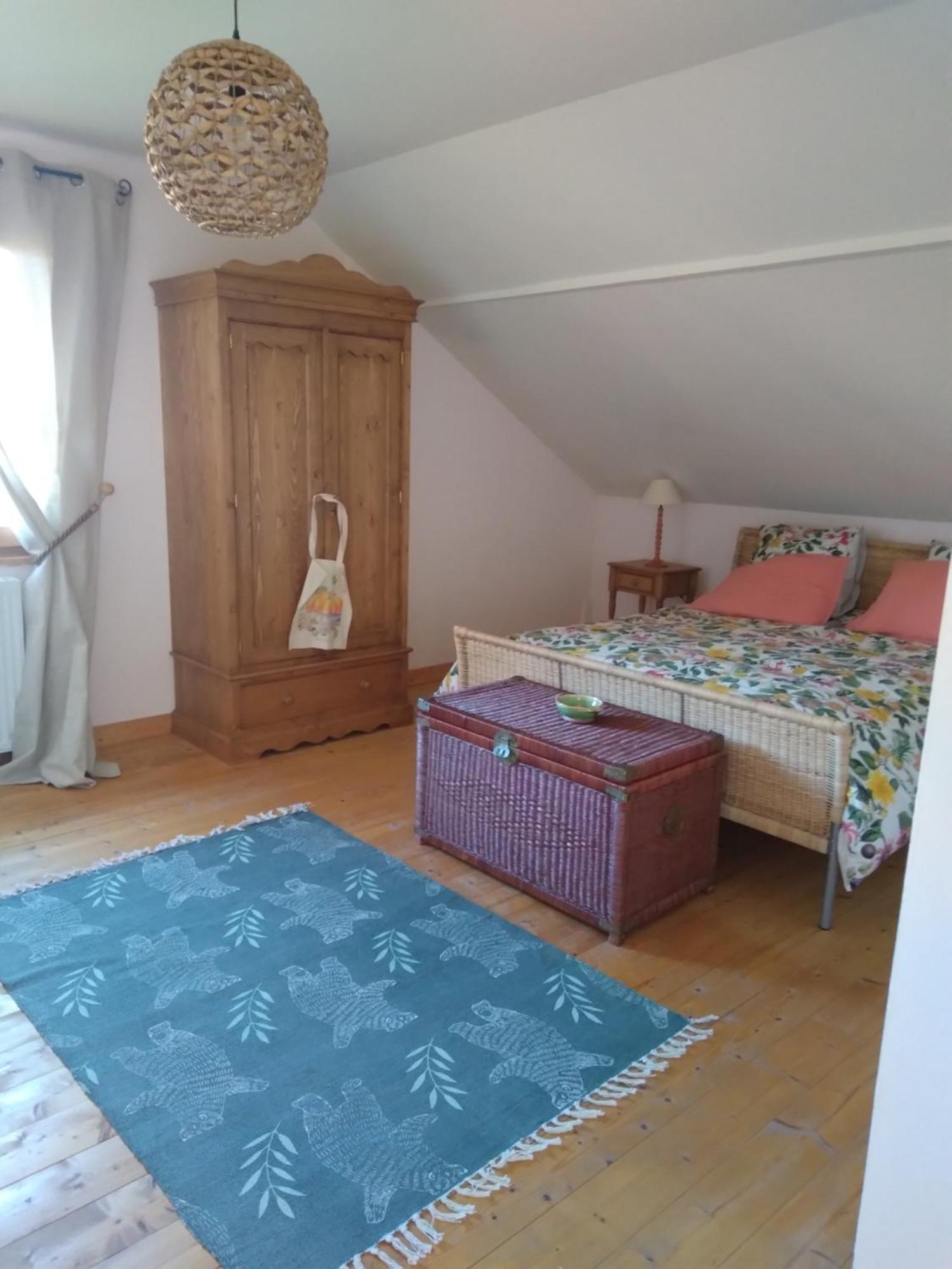 Bed and Breakfast Les Dames De La Saugiat Le Fied Exterior foto